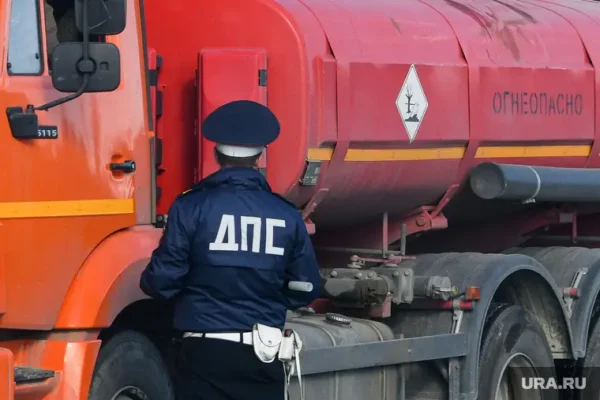 Нефтяную ОПГ накрыли под Пермью — автоколонна из трёх автоцистерн в сопровождени…