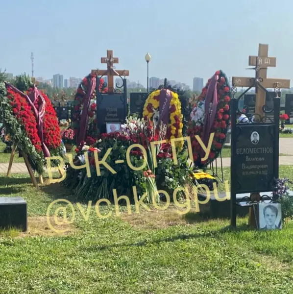 ↩️🎬🖼 Могила Дмитрия Уткина на военном кладбище в Мытищах. 🎯 Подписывайся на SHOT