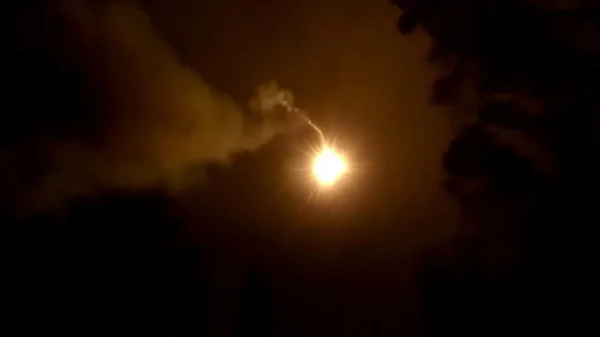 🎬 Момент уничтожения вражеского дрона над Красногорском в районе здания правите…