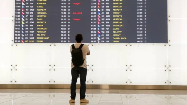 🎬 Около 20 авиарейсов задержаны либо отменены в московских аэропортах из-за сильн…
