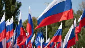 Сегодня вся Россия отмечает День флага. Главный символ нашей страны ежегодно чест…