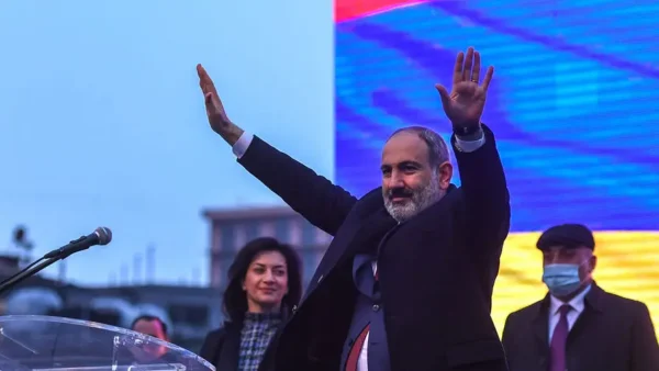 🎬 Антиправительственный митинг в Ереване продолжается на площади Республики. На…