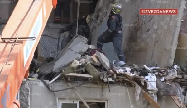 ↩️🎬 ⚡️Два сотрудника МЧС погибли при повторном обрушении стены в Балашихе, сообщ…