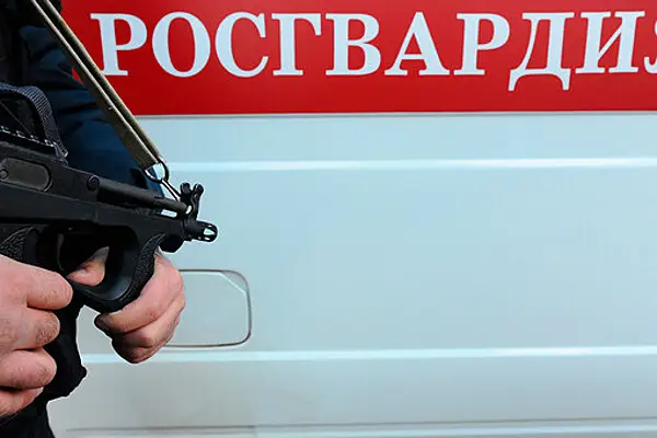 Перестрелка в Курске: инспекторы ДПС открыли огонь по сотруднику Росгвардии с авт…