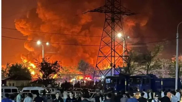 ↩️🎬 Пожар на таможенном складе в Ташкенте локализован. Но пламя до сих пор видно …