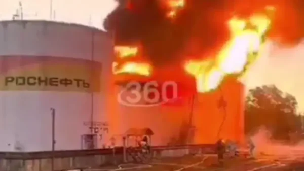 ↩️🎬 💥Причиной взрыва на нефтебазе «Роснефти» в Сочи стал беспилотник. Всё произ…