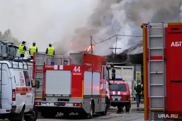 🎬 Сильный пожар в подмосковном Подольске. По данным SHOT, горят автомобили рядом со…