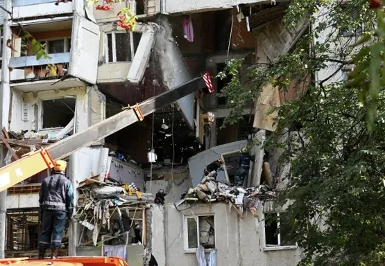 Спасатели возобновили разбор завалов на месте взрыва газа в жилом доме в Балашихе…