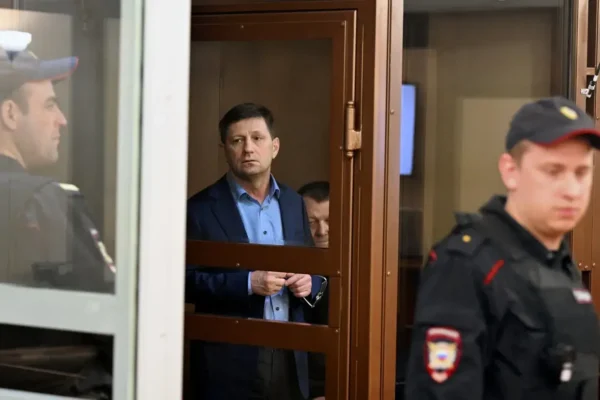 🎬 В Москве полицейские задержали парня со странной походкой, оказалось, что он нё…