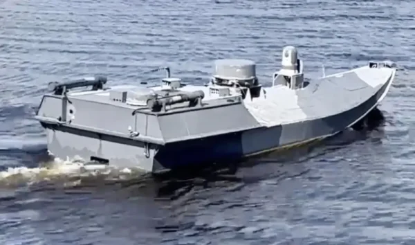 ВСУ попытались атаковать Крымский мост двумя беспилотными катерами. Движение по …