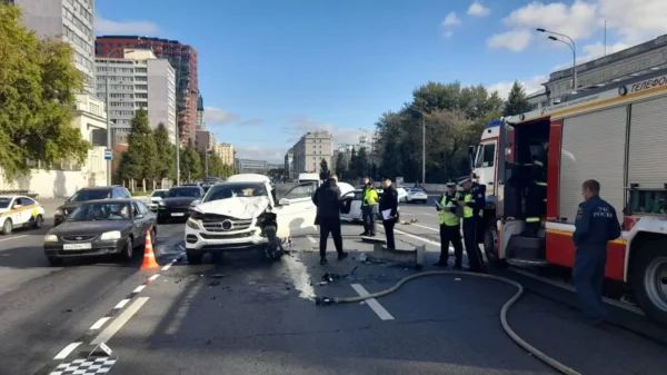 Водитель Mercedes сбил несколько человек около здания ТАСС в Москве. Источник SHOT сооб…