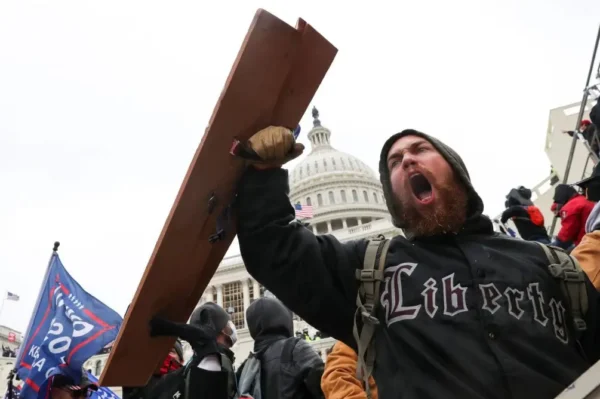 🎬 Беспорядки в США — антивоенные протестующие ворвались в здание Капитолия и пот…