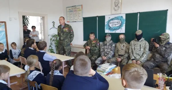 🔁🎬 ‼️Более 30 военных, которых довезли до Воронежа, отказываются садиться на сам…