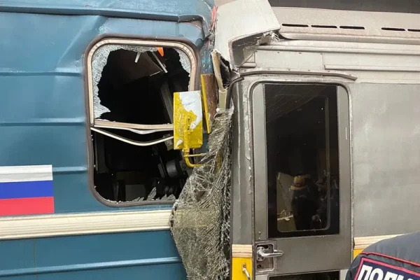 🖼 Два поезда столкнулись на станции «Печатники» московского метро, пострадали дв…