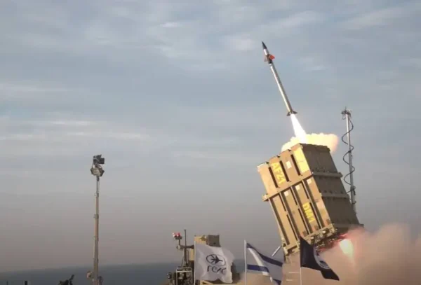 🎬 ХАМАС нанесла новый удар по Тель-Авиву. Ракеты упали в районе международного аэ…