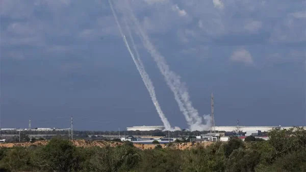 🎬 ХАМАС выпустило ракетный залп по аэропорту Бен-Гурион в Тель-Авиве. Также предс…