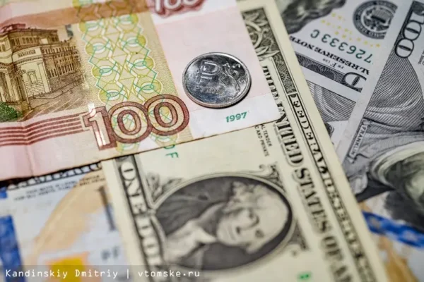 🎉Курс доллара на Мосбирже превышал 100 рублей после открытия торгов во вторник