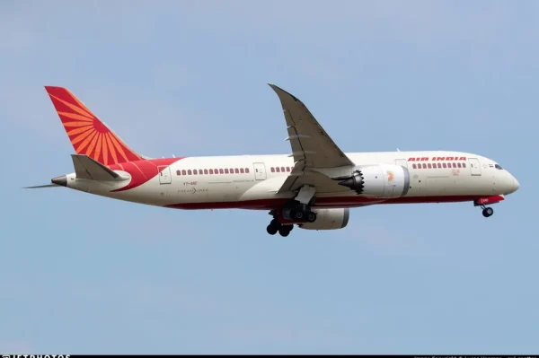 🖼 Летевший из Дели в Лондон самолёт экстренно приземлился в Москве из-за пассажи…