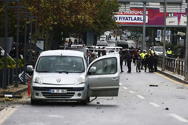 ↩️🎬 Момент подрыва террориста у здания МВД в Анкаре попал на камеры наблюдения. В…