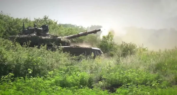 Новая танковая атака ВСУ на Брянскую область По информации SHOT, сегодня около 13:00 и…