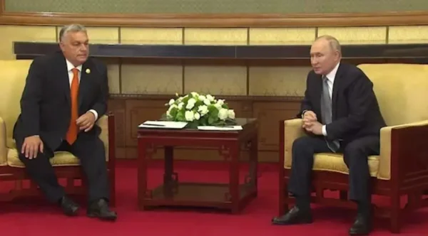 🎬 Путин проводит переговоры с премьер-министром Венгрии Виктором Орбаном в Пеки…