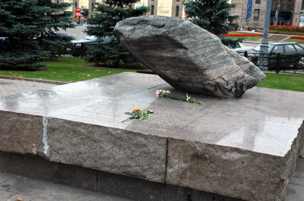 🦀 🏛️🤡 Путин санкционировал массовую установку памятников Сталину, компании из…