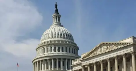 🎬 🇺🇸В здание Конгресса США прорвались пропалестинские протестующие. Они требу…