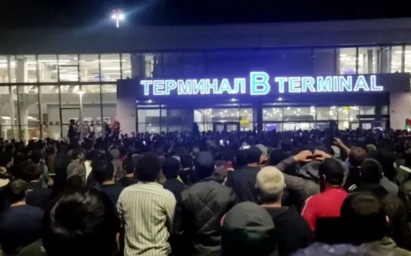 ↩️ Задержаны 60 участников беспорядков в аэропорту Махачкалы. Пострадали 9 полицей…