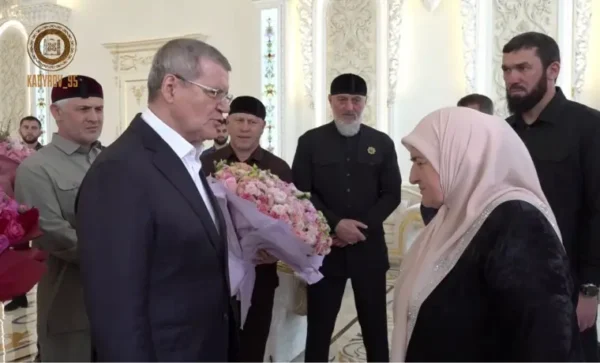 ↩️🎬 😐 Министр просвещения Кравцов приехал к Кадырову, чтобы (!) лично показать ем…