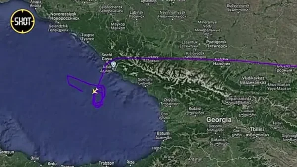 ↩️🎬 Самолёт рейса Москва – Сочи прямо сейчас летает над территорией Чёрного моря…