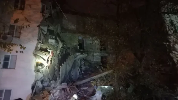 ↩️🎬 Спасатели продолжают разбирать завалы на месте обрушения дома в Астрахани. П…