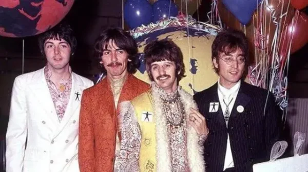 🎬 ✌️The Beatles выпустили свою «последнюю песню» — с вокалом Джона Леннона. Сингл «Now an…