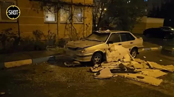 ↩️🎬 Ураганный ветер сорвал обшивку с жилого дома на Столетовском проспекте в Сев…