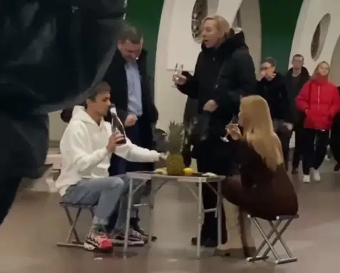 🎬 🤯В Москве мужчину арестовали за то, что он сделал своей девушке предложение в …