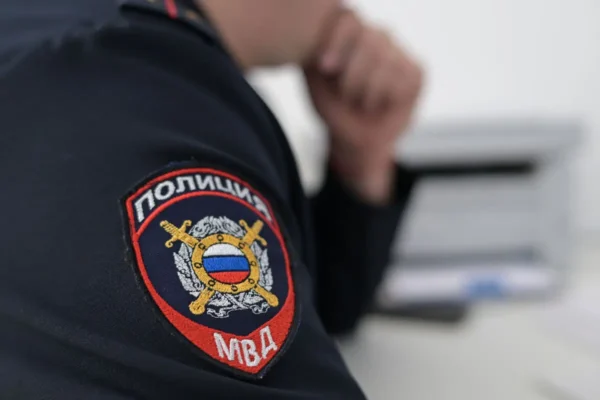🖼 🎪В Москве полицейские перетащили труп мужчины в соседний район, чтобы не зани…