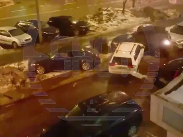 🎬 Более 10 авто протаранил неадекватный водитель внедорожника на востоке Москвы. …