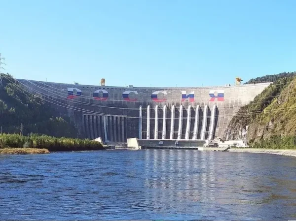 🎬🖼 Экскурсию на Саяно-Шушенскую ГЭС подарили двухмиллионному посетителю Выста…