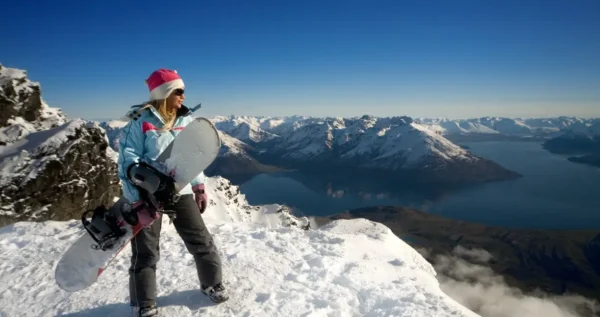 🔁🖼 Отдохнуть в новогодние каникулы на российских горнолыжных курортах можно за…
