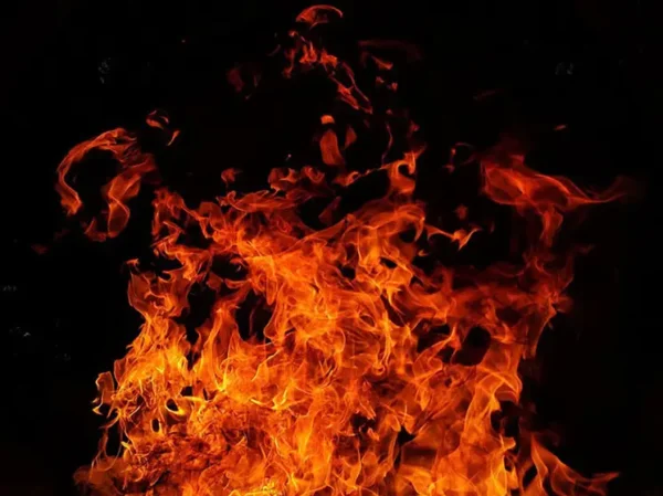 🎬 ⚡️ Пожар на Митинском радиорынке в Москве: взорвался и загорелся аккумулятор г…