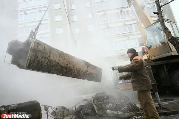 🎬🖼 👀Люди обварились кипятком из-за прорыва трубы в Нижнем Новгороде. Коммуналь…