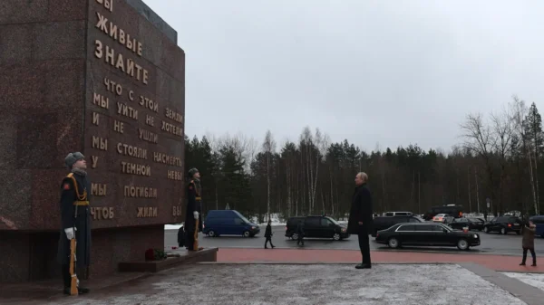 🎬 Путин возложил цветы к монументу «Рубежный камень» на Невском пятачке в день 80-й…