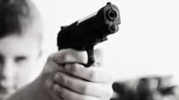 ↩️🖼 Десятиклассник, который ворвался на урок с пистолетам и приказал классу вста…