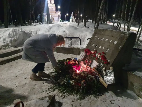 🔁🎬 Сегодня в Перми я пришла к памятнику жертвам политических репрессий, где в на…