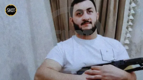 🎬🖼 Сын председателя азербайджанской диаспоры в КЧР открыл стрельбу на улицах Ч…