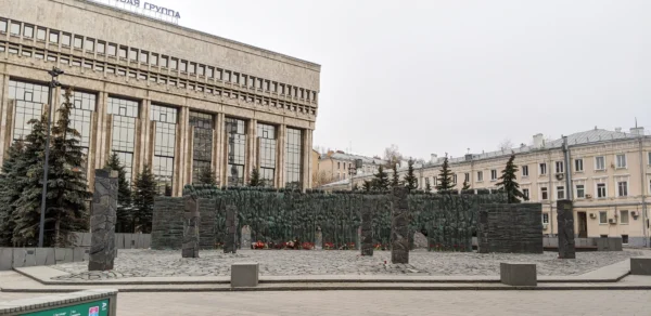🎬 ⛓ Тем временем у Стены скорби на Проспекте академика Сахарова в Москве началис…