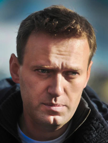 🖼 В колонию в Харпе, где умер Навальный, едет его мать Людмила Ивановна — она прил…